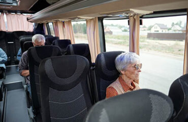 Busy do Polski – jak wygląda podróż dla osób starszych? Busy Anglia Polska z e MikeBus