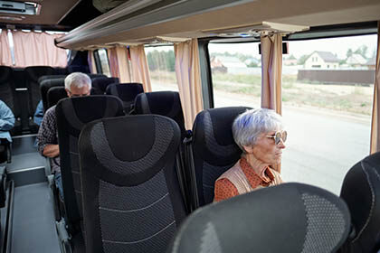 Busy do Polski – jak wygląda podróż dla osób starszych? Busy Anglia Polska z e MikeBus