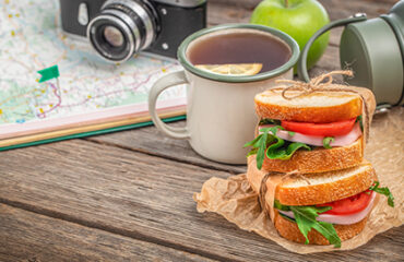 Czy warto zabierać jedzenie na podróż busem do Anglii? Busy Anglia Polska z MikeBus