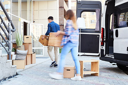 Przeprowadzka Anglia Polska z małej miejscowości – Co warto wiedzieć? Busy do Anglii z MikeBus